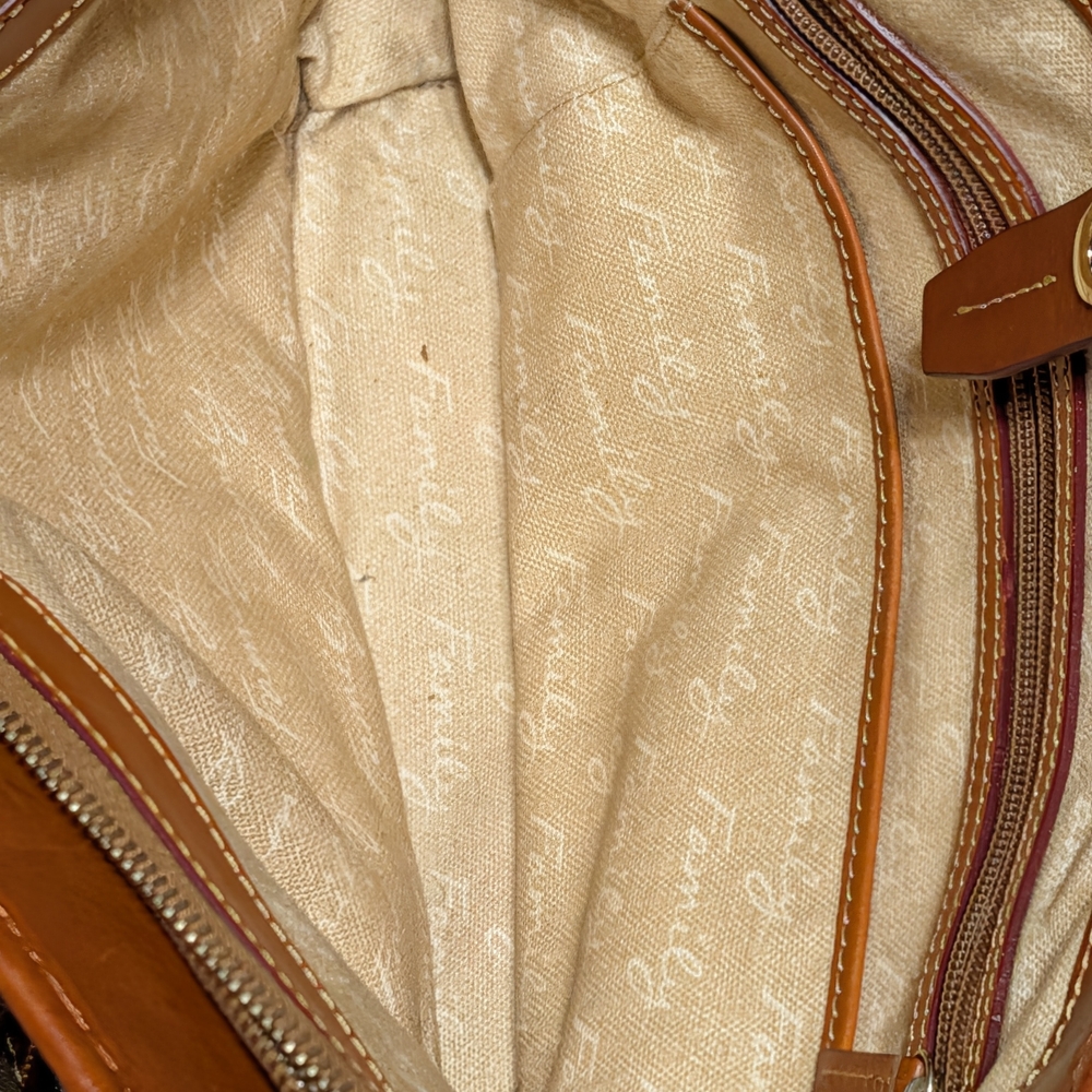 Retired Dooney & Bourke Duck Dynasty Tan Canvas with Brown Leather Logo Patch - Picture 6 of 10